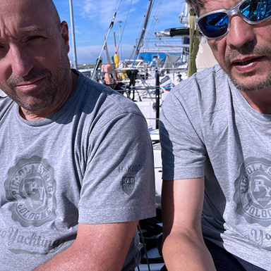 Piro Sailing, Crew Outfits