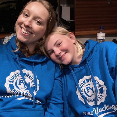 Piro Sailing, Crew Outfits